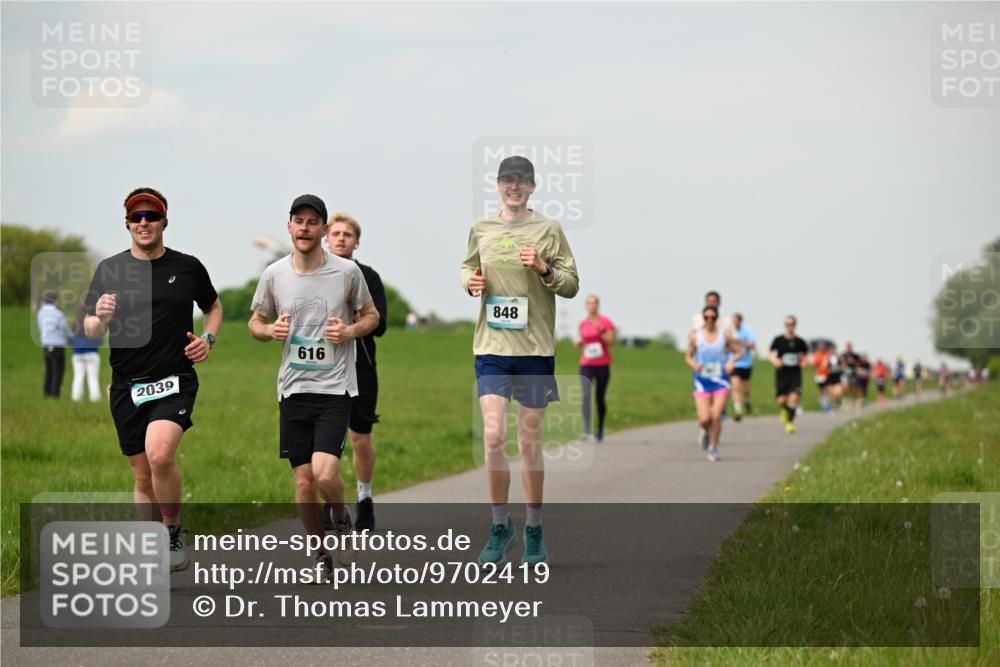 10.05.2026 - 8. Wedeler Halbmarathon Dr. Thomas Lammeyer http://msf.ph/oto/9702419 10.05.2026 11:47:27 Laufen 616, 2039, 848 meine-sportfotos.de