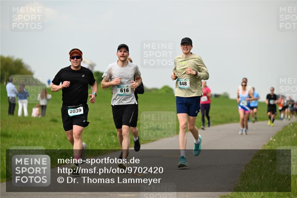 10.05.2026 - 8. Wedeler Halbmarathon Dr. Thomas Lammeyer http://msf.ph/oto/9702420 10.05.2026 11:47:26 Laufen 2039, 616, 848 meine-sportfotos.de