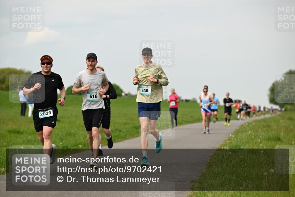10.05.2026 - 8. Wedeler Halbmarathon Dr. Thomas Lammeyer http://msf.ph/oto/9702421 10.05.2026 11:47:27 Laufen 2039, 616, 848 meine-sportfotos.de