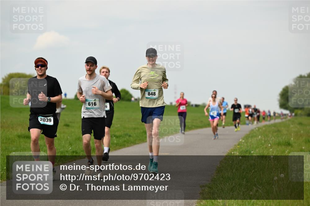 10.05.2026 - 8. Wedeler Halbmarathon Dr. Thomas Lammeyer http://msf.ph/oto/9702423 10.05.2026 11:47:27 Laufen 2039, 616, 848 meine-sportfotos.de