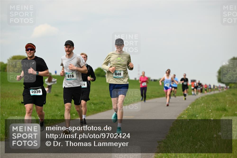 10.05.2026 - 8. Wedeler Halbmarathon Dr. Thomas Lammeyer http://msf.ph/oto/9702424 10.05.2026 11:47:28 Laufen 2039, 616, 848 meine-sportfotos.de