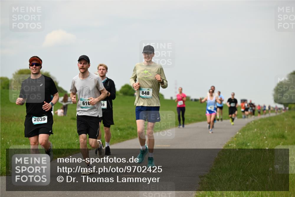10.05.2026 - 8. Wedeler Halbmarathon Dr. Thomas Lammeyer http://msf.ph/oto/9702425 10.05.2026 11:47:28 Laufen 2039, 616, 848 meine-sportfotos.de