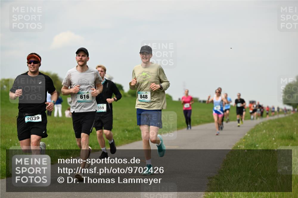 10.05.2026 - 8. Wedeler Halbmarathon Dr. Thomas Lammeyer http://msf.ph/oto/9702426 10.05.2026 11:47:28 Laufen 2039, 616, 559, 848 meine-sportfotos.de