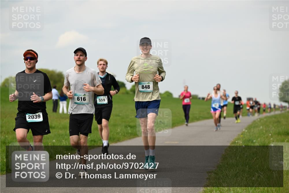 10.05.2026 - 8. Wedeler Halbmarathon Dr. Thomas Lammeyer http://msf.ph/oto/9702427 10.05.2026 11:47:28 Laufen 2039, 616, 559, 848 meine-sportfotos.de