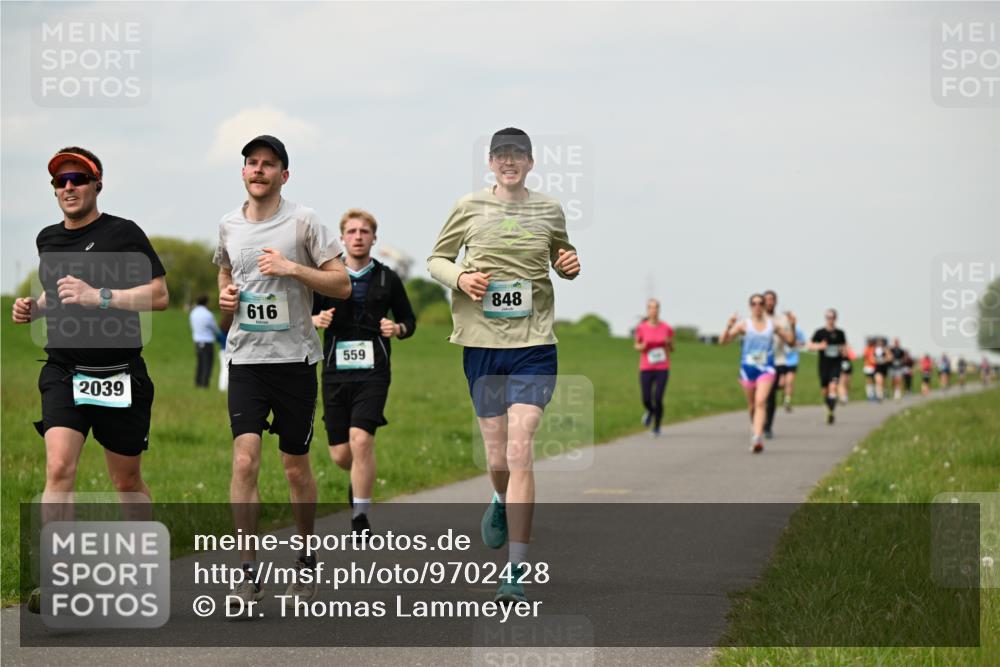 10.05.2026 - 8. Wedeler Halbmarathon Dr. Thomas Lammeyer http://msf.ph/oto/9702428 10.05.2026 11:47:28 Laufen 2039, 616, 559, 848 meine-sportfotos.de