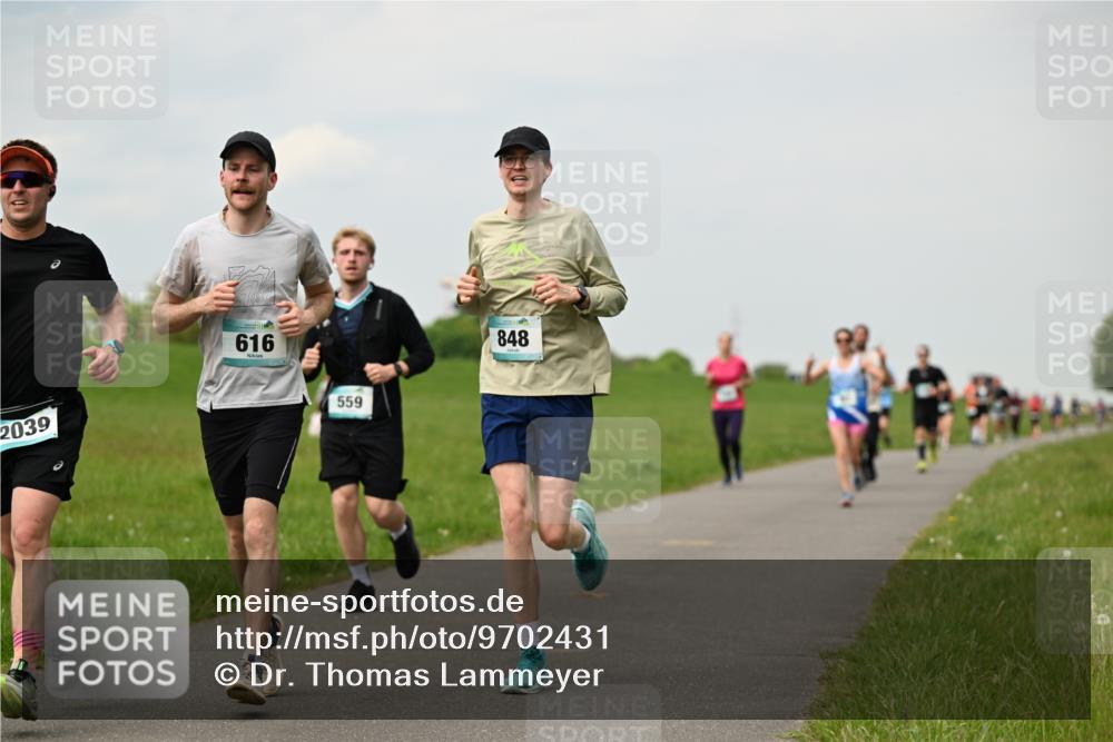 10.05.2026 - 8. Wedeler Halbmarathon Dr. Thomas Lammeyer http://msf.ph/oto/9702431 10.05.2026 11:47:29 Laufen 2039, 616, 559, 848 meine-sportfotos.de