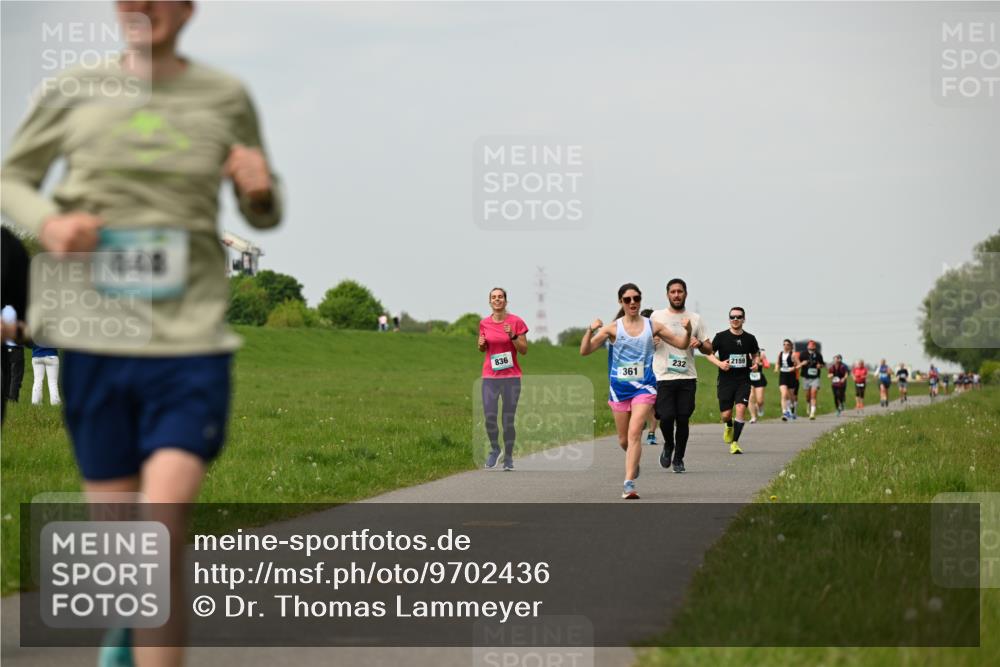 10.05.2026 - 8. Wedeler Halbmarathon Dr. Thomas Lammeyer http://msf.ph/oto/9702436 10.05.2026 11:47:30 Laufen 848, 836, 232, 2159, 361 meine-sportfotos.de