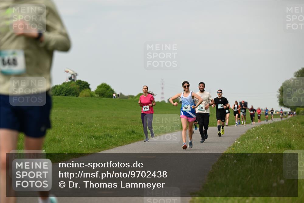 10.05.2026 - 8. Wedeler Halbmarathon Dr. Thomas Lammeyer http://msf.ph/oto/9702438 10.05.2026 11:47:30 Laufen 648, 836, 361, 232, 2159 meine-sportfotos.de