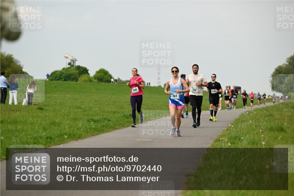 10.05.2026 - 8. Wedeler Halbmarathon Dr. Thomas Lammeyer http://msf.ph/oto/9702440 10.05.2026 11:47:30 Laufen 836, 361, 232, 215 meine-sportfotos.de
