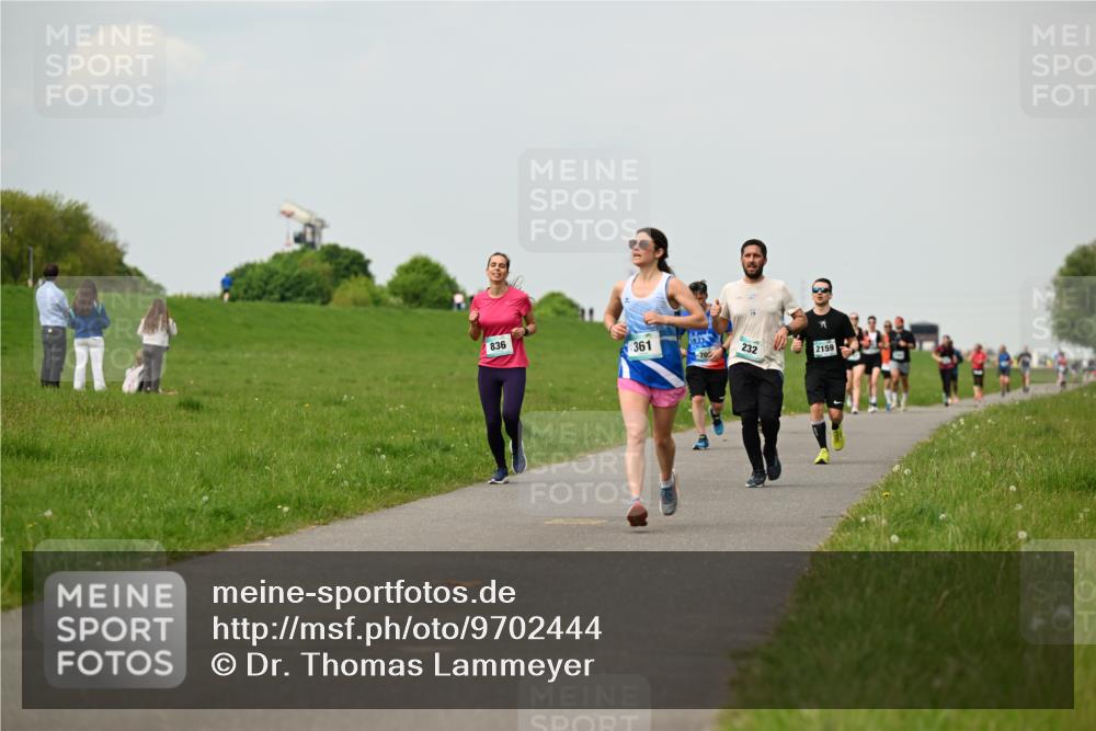 10.05.2026 - 8. Wedeler Halbmarathon Dr. Thomas Lammeyer http://msf.ph/oto/9702444 10.05.2026 11:47:31 Laufen 836, 361, 232, 2159 meine-sportfotos.de