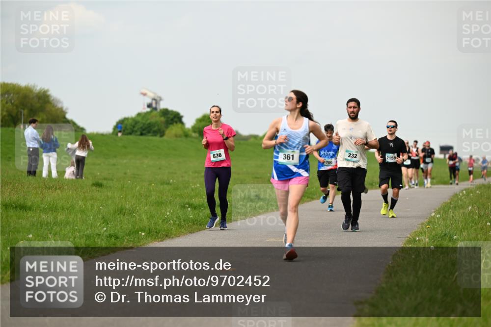 10.05.2026 - 8. Wedeler Halbmarathon Dr. Thomas Lammeyer http://msf.ph/oto/9702452 10.05.2026 11:47:32 Laufen 836, 361, 232, 2159, 700 meine-sportfotos.de