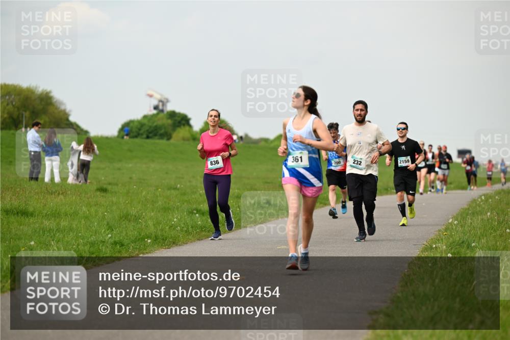 10.05.2026 - 8. Wedeler Halbmarathon Dr. Thomas Lammeyer http://msf.ph/oto/9702454 10.05.2026 11:47:33 Laufen 836, 361, 700, 232, 2159 meine-sportfotos.de