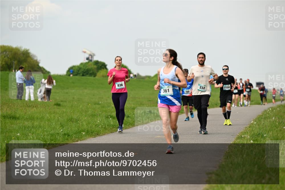 10.05.2026 - 8. Wedeler Halbmarathon Dr. Thomas Lammeyer http://msf.ph/oto/9702456 10.05.2026 11:47:33 Laufen 836, 361, 232, 2159, 700 meine-sportfotos.de