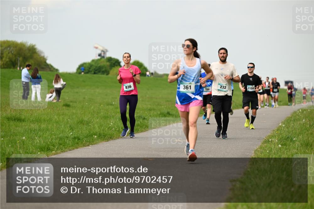10.05.2026 - 8. Wedeler Halbmarathon Dr. Thomas Lammeyer http://msf.ph/oto/9702457 10.05.2026 11:47:33 Laufen 836, 361, 700, 232, 2159 meine-sportfotos.de