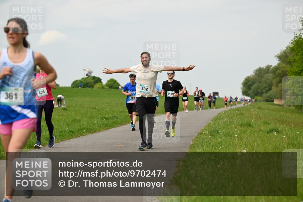 10.05.2026 - 8. Wedeler Halbmarathon Dr. Thomas Lammeyer http://msf.ph/oto/9702474 10.05.2026 11:47:36 Laufen 361, 836, 700, 232, 2159 meine-sportfotos.de
