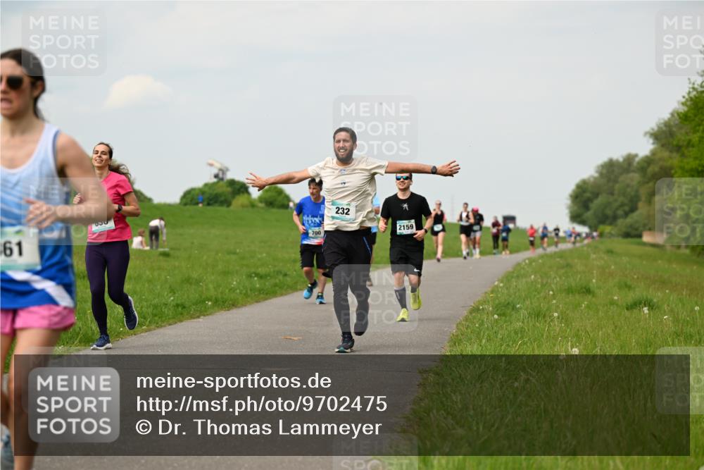 10.05.2026 - 8. Wedeler Halbmarathon Dr. Thomas Lammeyer http://msf.ph/oto/9702475 10.05.2026 11:47:36 Laufen 700, 232, 2159 meine-sportfotos.de