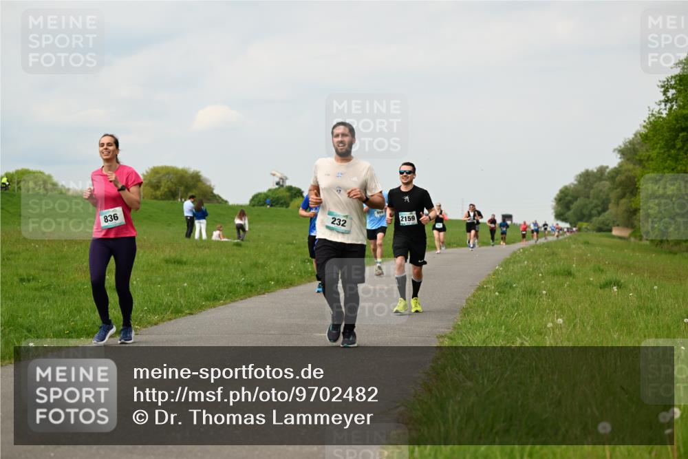 10.05.2026 - 8. Wedeler Halbmarathon Dr. Thomas Lammeyer http://msf.ph/oto/9702482 10.05.2026 11:47:37 Laufen 836, 232, 2159 meine-sportfotos.de
