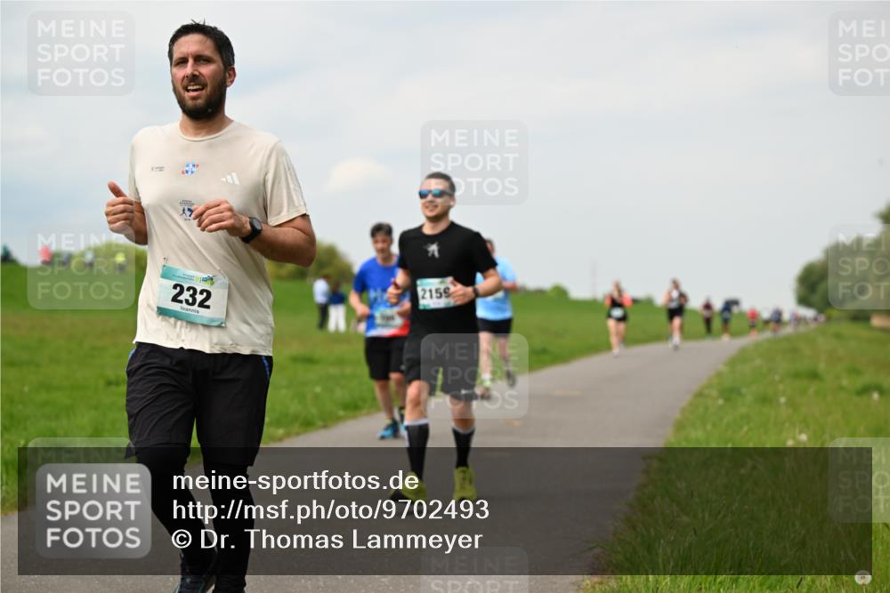 10.05.2026 - 8. Wedeler Halbmarathon Dr. Thomas Lammeyer http://msf.ph/oto/9702493 10.05.2026 11:47:39 Laufen 232, 2159 meine-sportfotos.de