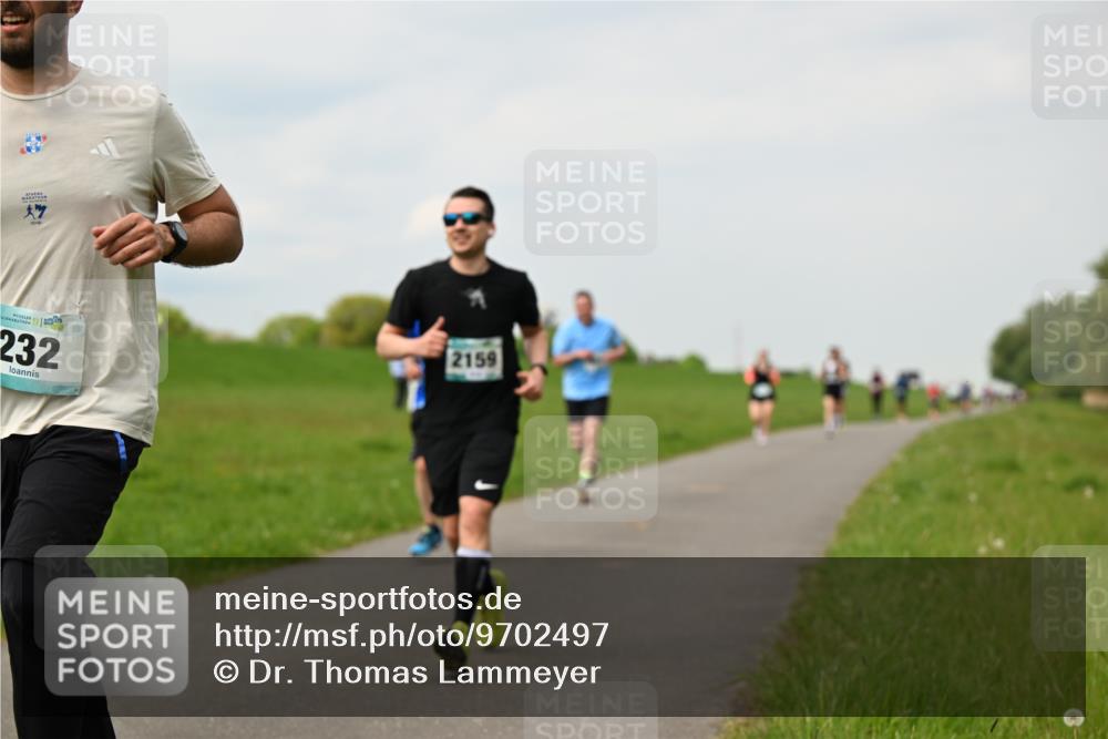 10.05.2026 - 8. Wedeler Halbmarathon Dr. Thomas Lammeyer http://msf.ph/oto/9702497 10.05.2026 11:47:40 Laufen 232, 2159 meine-sportfotos.de