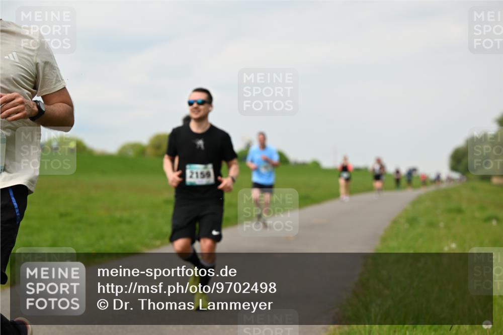 10.05.2026 - 8. Wedeler Halbmarathon Dr. Thomas Lammeyer http://msf.ph/oto/9702498 10.05.2026 11:47:40 Laufen 2159 meine-sportfotos.de