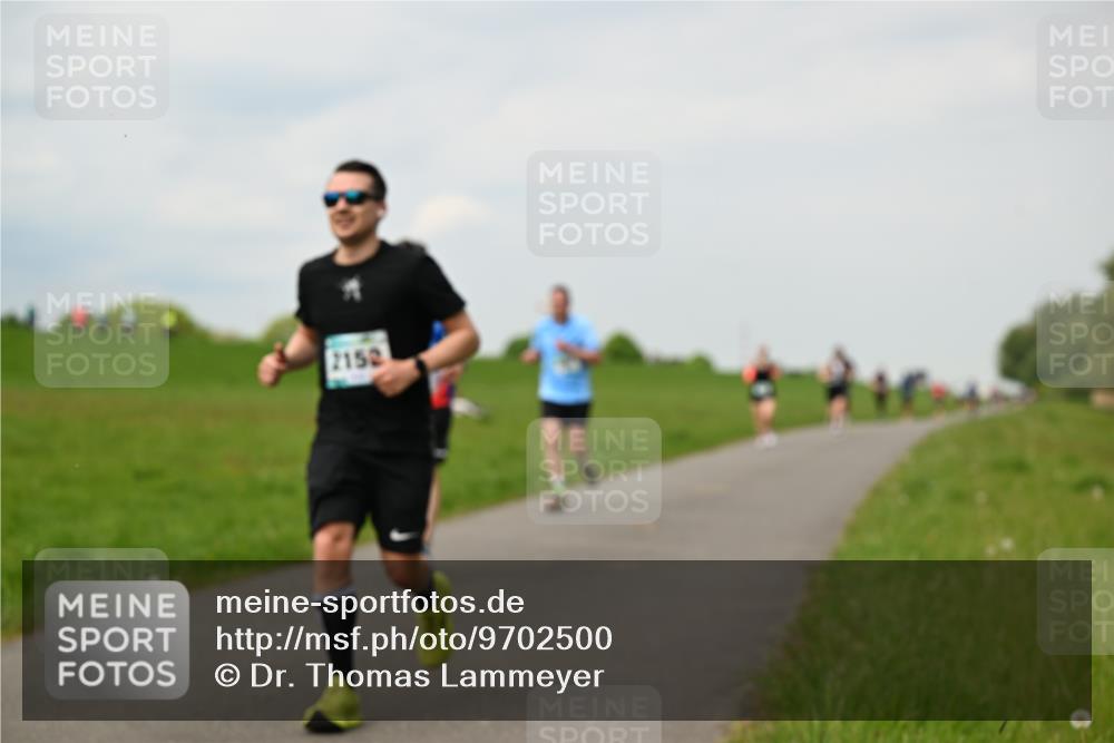 10.05.2026 - 8. Wedeler Halbmarathon Dr. Thomas Lammeyer http://msf.ph/oto/9702500 10.05.2026 11:47:40 Laufen 2152 meine-sportfotos.de