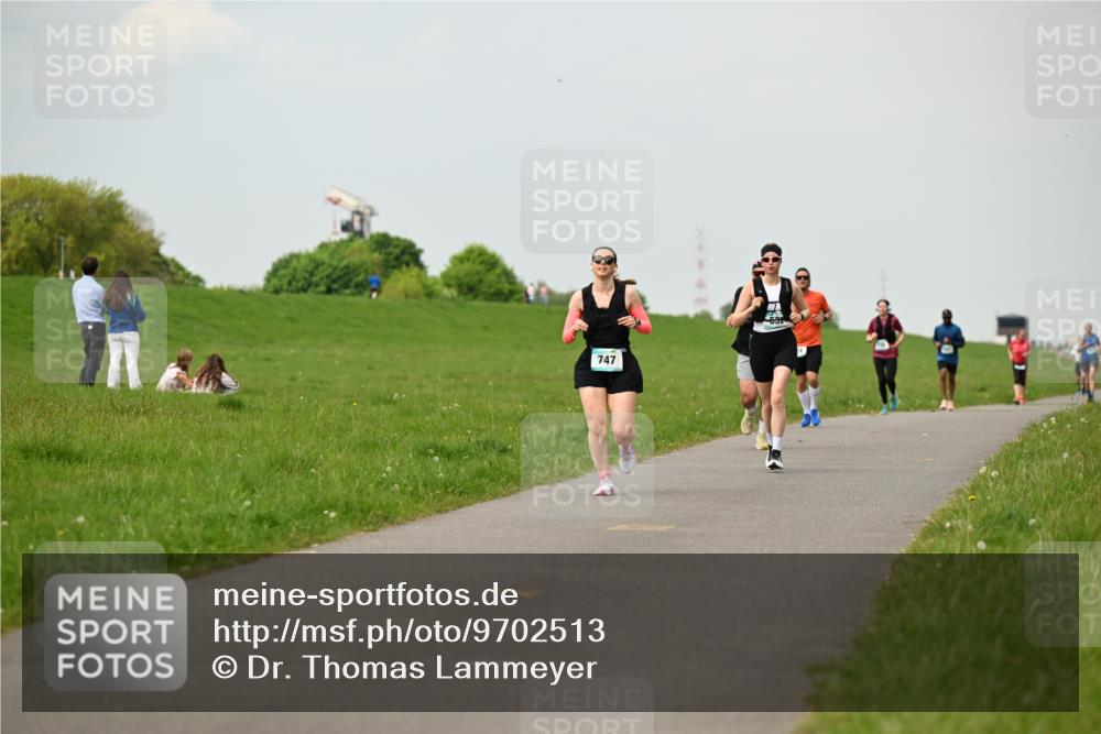 10.05.2026 - 8. Wedeler Halbmarathon Dr. Thomas Lammeyer http://msf.ph/oto/9702513 10.05.2026 11:47:43 Laufen 747 meine-sportfotos.de