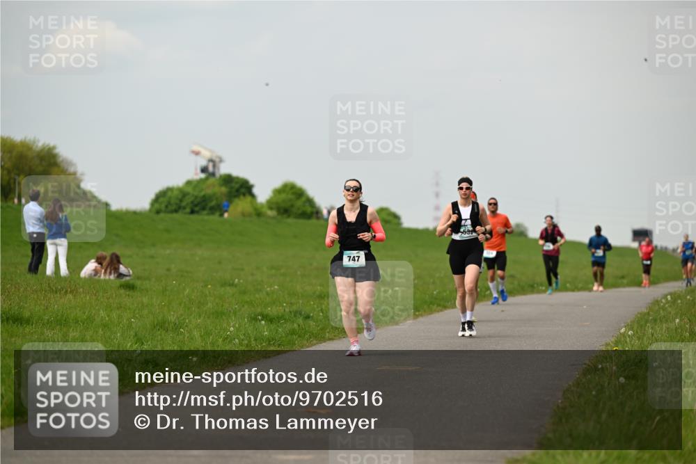 10.05.2026 - 8. Wedeler Halbmarathon Dr. Thomas Lammeyer http://msf.ph/oto/9702516 10.05.2026 11:47:44 Laufen 747 meine-sportfotos.de
