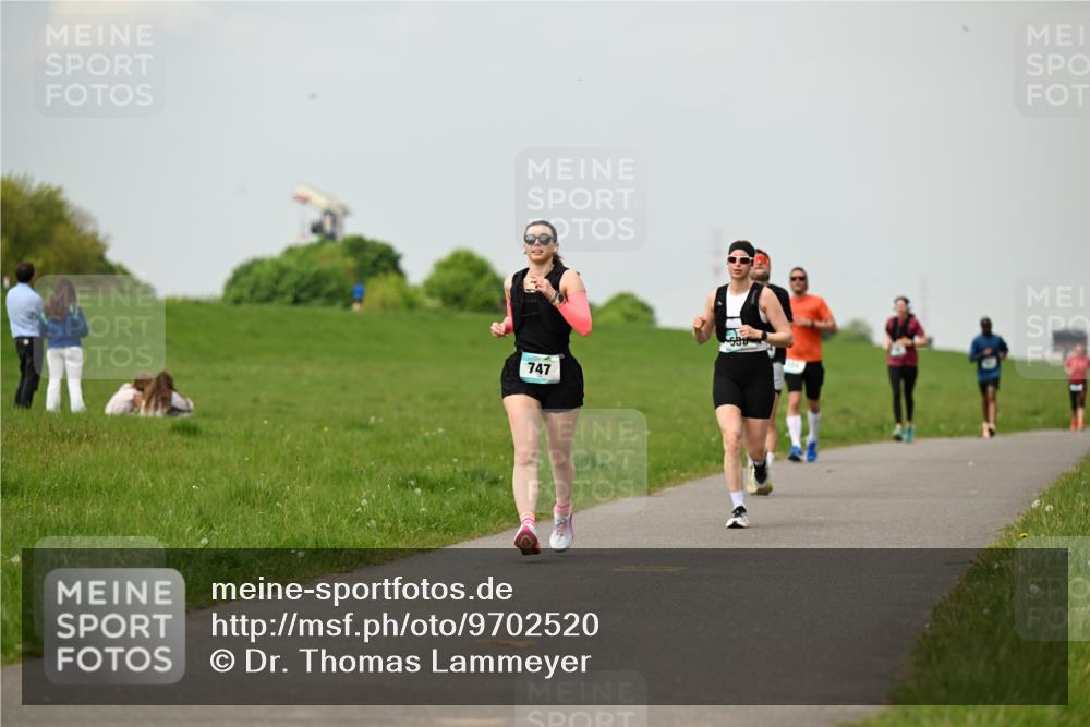 10.05.2026 - 8. Wedeler Halbmarathon Dr. Thomas Lammeyer http://msf.ph/oto/9702520 10.05.2026 11:47:45 Laufen 747 meine-sportfotos.de