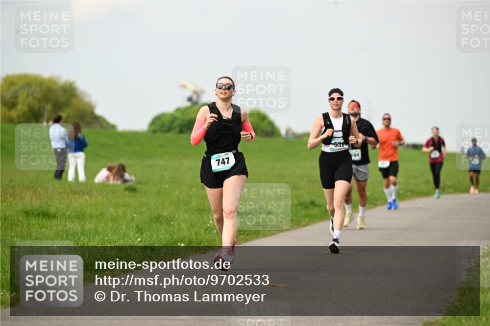 10.05.2026 - 8. Wedeler Halbmarathon Dr. Thomas Lammeyer http://msf.ph/oto/9702533 10.05.2026 11:47:46 Laufen 747, 164 meine-sportfotos.de