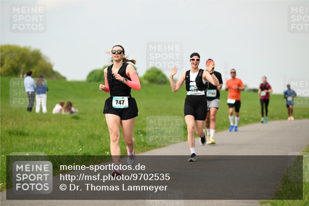 10.05.2026 - 8. Wedeler Halbmarathon Dr. Thomas Lammeyer http://msf.ph/oto/9702535 10.05.2026 11:47:47 Laufen 747, 2164 meine-sportfotos.de