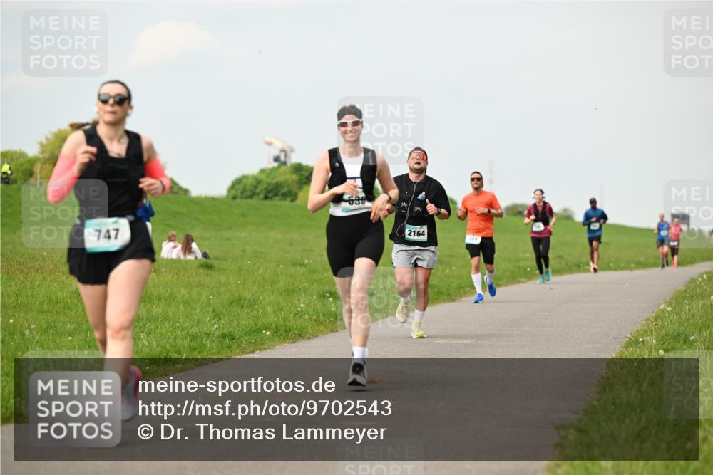 10.05.2026 - 8. Wedeler Halbmarathon Dr. Thomas Lammeyer http://msf.ph/oto/9702543 10.05.2026 11:47:48 Laufen 747, 2164, 324 meine-sportfotos.de