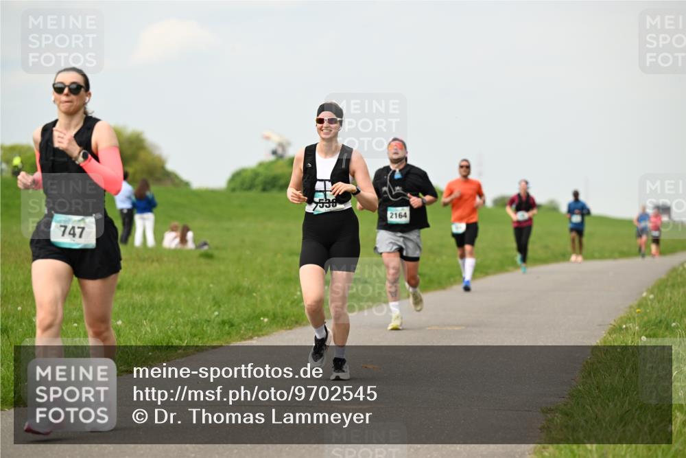 10.05.2026 - 8. Wedeler Halbmarathon Dr. Thomas Lammeyer http://msf.ph/oto/9702545 10.05.2026 11:47:49 Laufen 747, 2164 meine-sportfotos.de