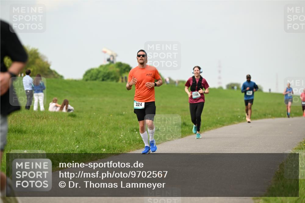 10.05.2026 - 8. Wedeler Halbmarathon Dr. Thomas Lammeyer http://msf.ph/oto/9702567 10.05.2026 11:47:53 Laufen 324, 746 meine-sportfotos.de