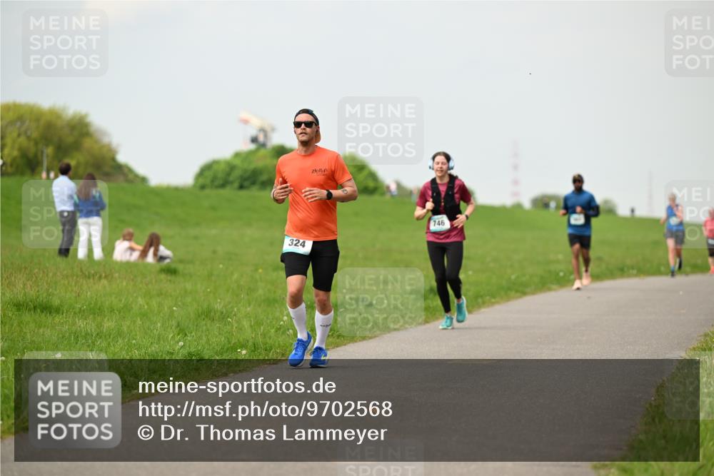 10.05.2026 - 8. Wedeler Halbmarathon Dr. Thomas Lammeyer http://msf.ph/oto/9702568 10.05.2026 11:47:53 Laufen 324, 746 meine-sportfotos.de