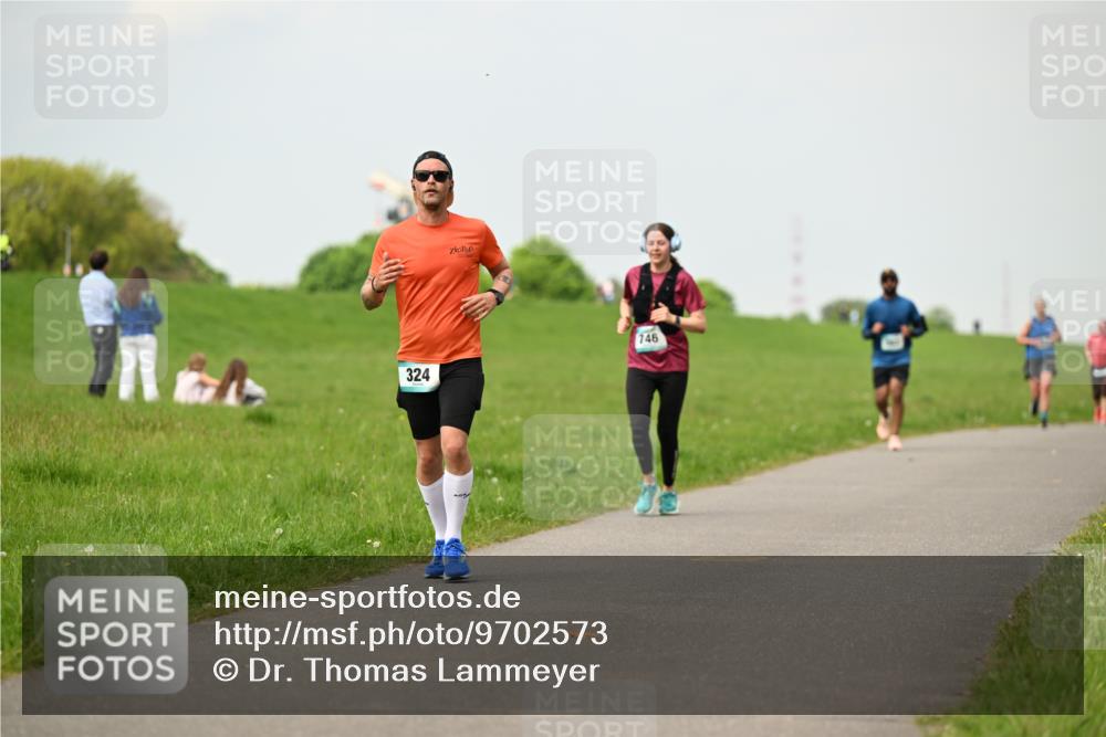 10.05.2026 - 8. Wedeler Halbmarathon Dr. Thomas Lammeyer http://msf.ph/oto/9702573 10.05.2026 11:47:54 Laufen 324, 746 meine-sportfotos.de