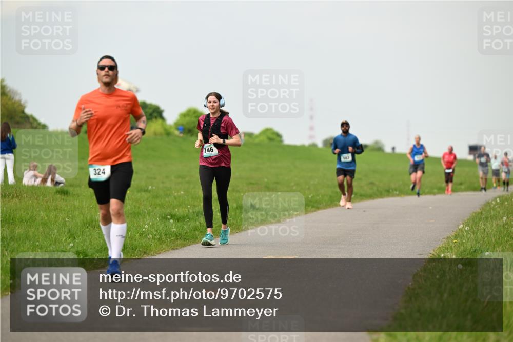 10.05.2026 - 8. Wedeler Halbmarathon Dr. Thomas Lammeyer http://msf.ph/oto/9702575 10.05.2026 11:47:54 Laufen 324, 746 meine-sportfotos.de