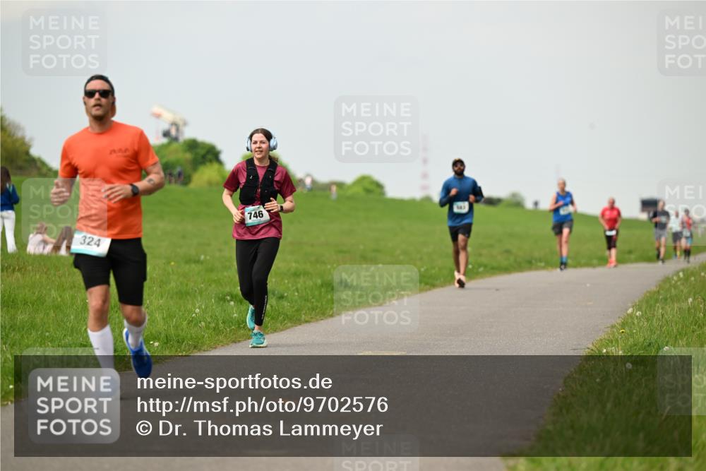 10.05.2026 - 8. Wedeler Halbmarathon Dr. Thomas Lammeyer http://msf.ph/oto/9702576 10.05.2026 11:47:55 Laufen 324, 722, 746 meine-sportfotos.de