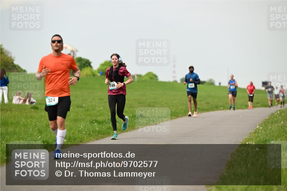 10.05.2026 - 8. Wedeler Halbmarathon Dr. Thomas Lammeyer http://msf.ph/oto/9702577 10.05.2026 11:47:55 Laufen 324, 746 meine-sportfotos.de