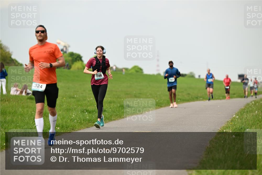 10.05.2026 - 8. Wedeler Halbmarathon Dr. Thomas Lammeyer http://msf.ph/oto/9702579 10.05.2026 11:47:55 Laufen 324, 746 meine-sportfotos.de