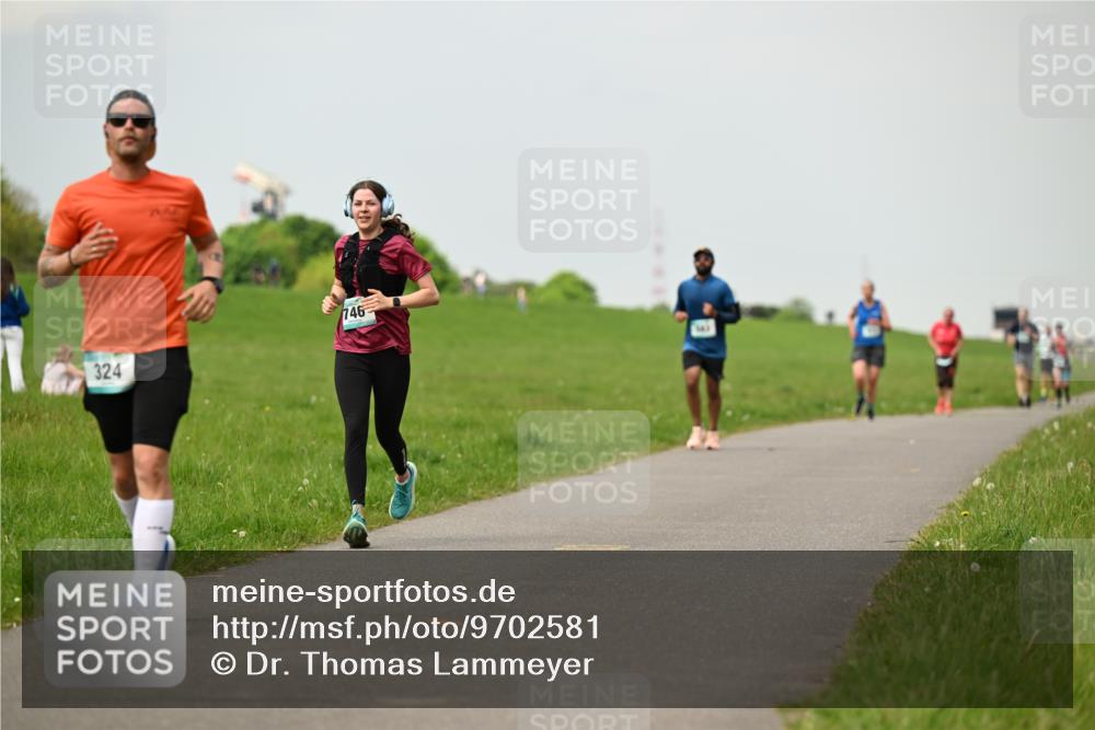 10.05.2026 - 8. Wedeler Halbmarathon Dr. Thomas Lammeyer http://msf.ph/oto/9702581 10.05.2026 11:47:55 Laufen 324, 746 meine-sportfotos.de