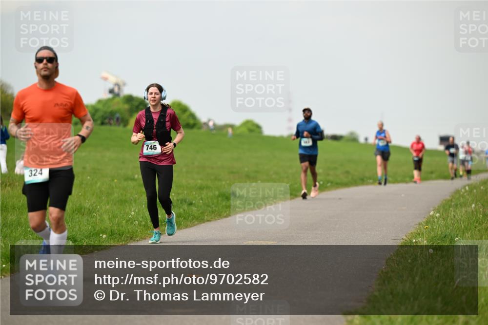 10.05.2026 - 8. Wedeler Halbmarathon Dr. Thomas Lammeyer http://msf.ph/oto/9702582 10.05.2026 11:47:55 Laufen 324, 746 meine-sportfotos.de