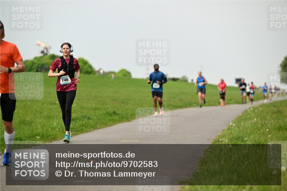 10.05.2026 - 8. Wedeler Halbmarathon Dr. Thomas Lammeyer http://msf.ph/oto/9702583 10.05.2026 11:47:56 Laufen 722, 746 meine-sportfotos.de