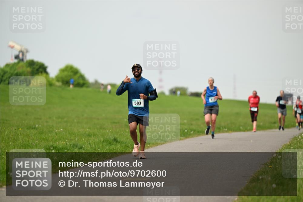 10.05.2026 - 8. Wedeler Halbmarathon Dr. Thomas Lammeyer http://msf.ph/oto/9702600 10.05.2026 11:47:59 Laufen 583 meine-sportfotos.de