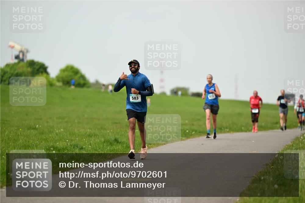 10.05.2026 - 8. Wedeler Halbmarathon Dr. Thomas Lammeyer http://msf.ph/oto/9702601 10.05.2026 11:47:59 Laufen 583 meine-sportfotos.de