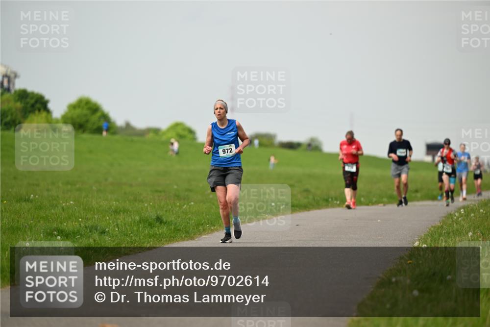 10.05.2026 - 8. Wedeler Halbmarathon Dr. Thomas Lammeyer http://msf.ph/oto/9702614 10.05.2026 11:48:04 Laufen 972 meine-sportfotos.de