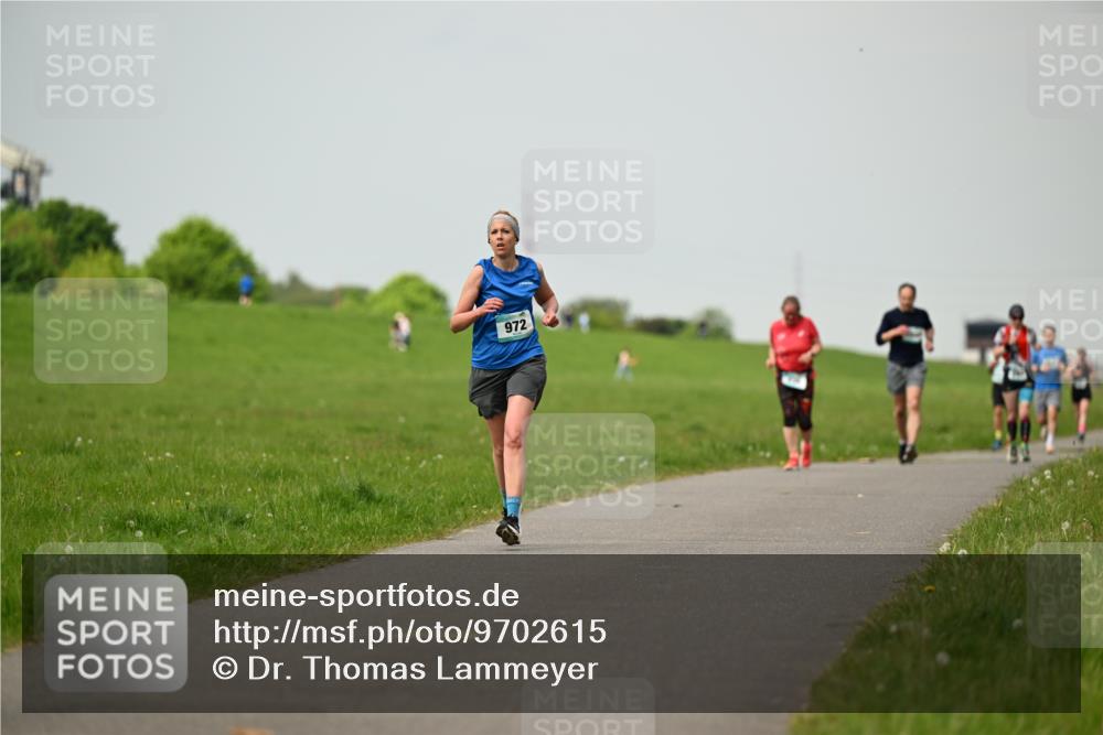 10.05.2026 - 8. Wedeler Halbmarathon Dr. Thomas Lammeyer http://msf.ph/oto/9702615 10.05.2026 11:48:04 Laufen 972 meine-sportfotos.de
