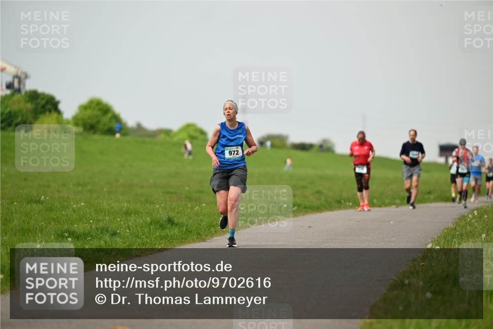 10.05.2026 - 8. Wedeler Halbmarathon Dr. Thomas Lammeyer http://msf.ph/oto/9702616 10.05.2026 11:48:04 Laufen 972 meine-sportfotos.de