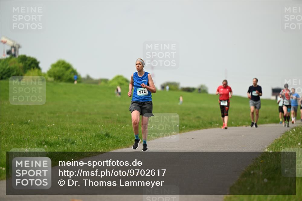 10.05.2026 - 8. Wedeler Halbmarathon Dr. Thomas Lammeyer http://msf.ph/oto/9702617 10.05.2026 11:48:04 Laufen 972 meine-sportfotos.de
