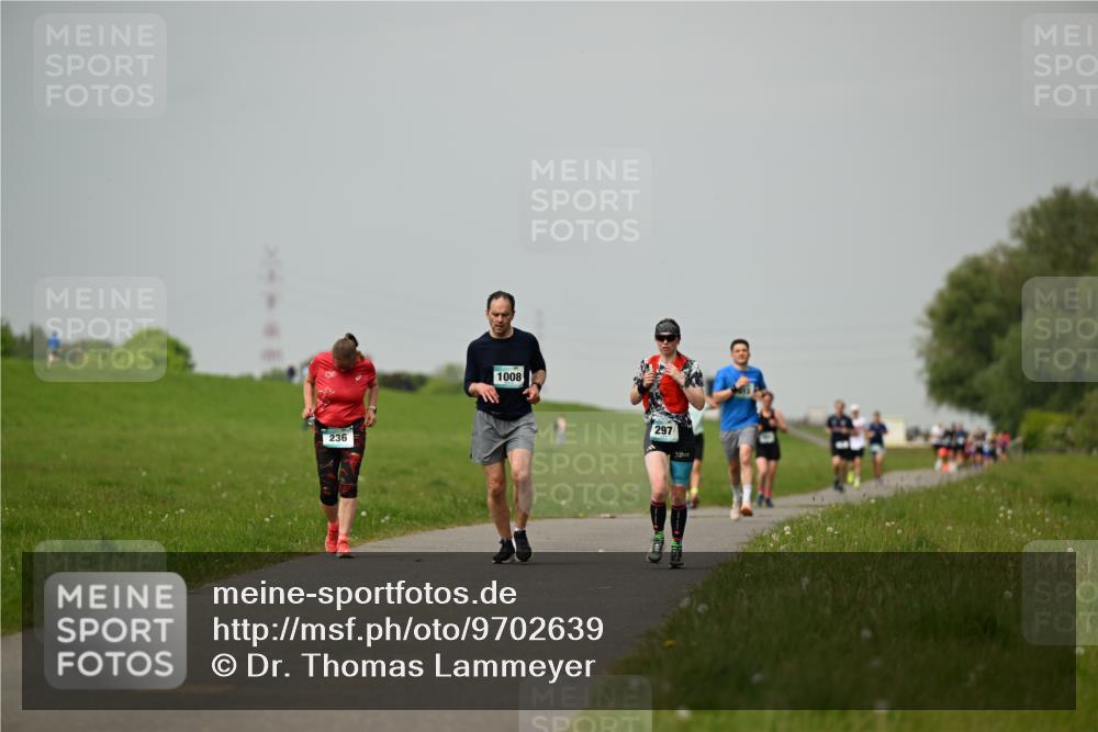 10.05.2026 - 8. Wedeler Halbmarathon Dr. Thomas Lammeyer http://msf.ph/oto/9702639 10.05.2026 11:48:12 Laufen 236, 1008, 297 meine-sportfotos.de