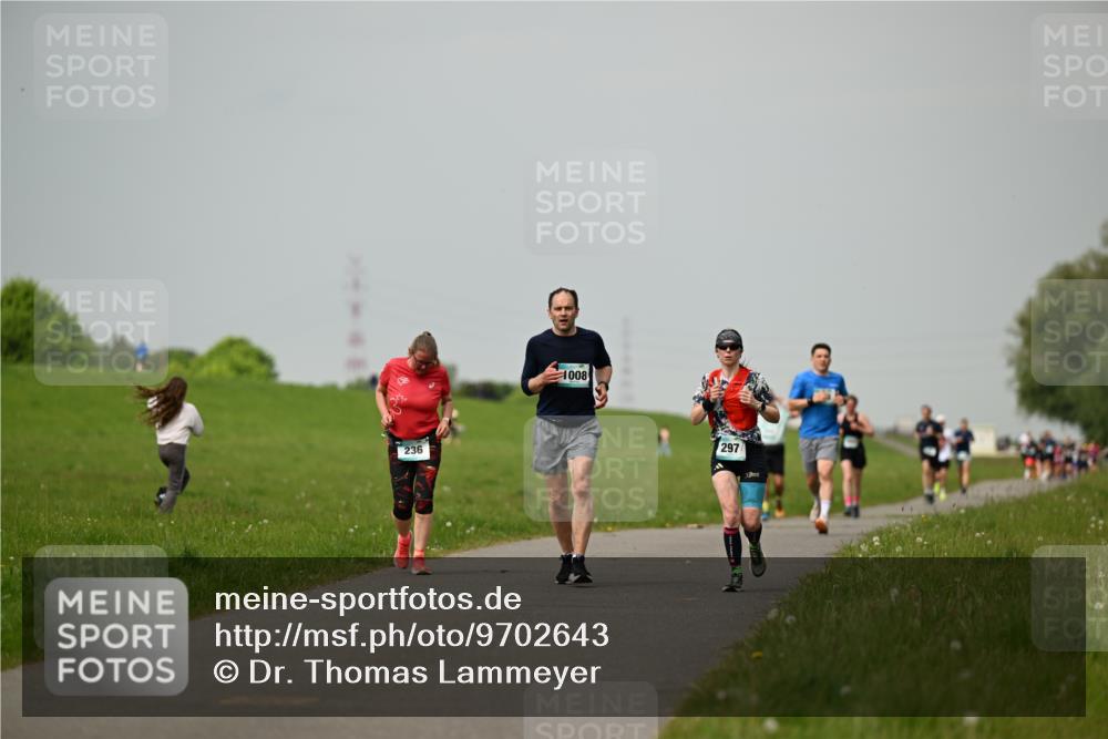 10.05.2026 - 8. Wedeler Halbmarathon Dr. Thomas Lammeyer http://msf.ph/oto/9702643 10.05.2026 11:48:13 Laufen 236, 1008, 297 meine-sportfotos.de